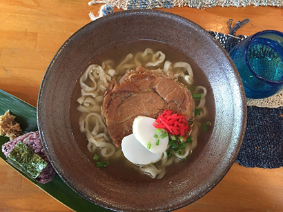 沖縄にあるソーキそばがおいしい 宮里そば というお店 温泉マニアック